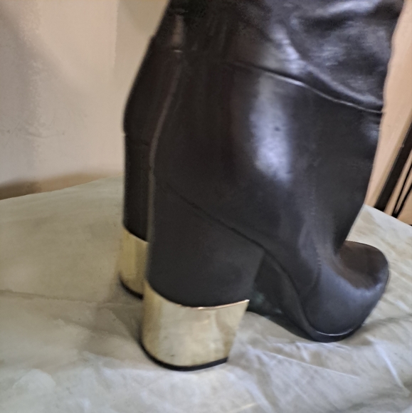 Boots - Picture 3 of 3
